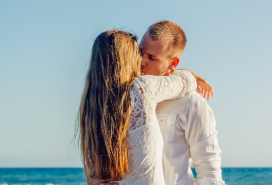 Kissing box: la macchina che bacia alla francese